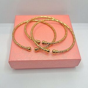 Gold hammered bangles 💋